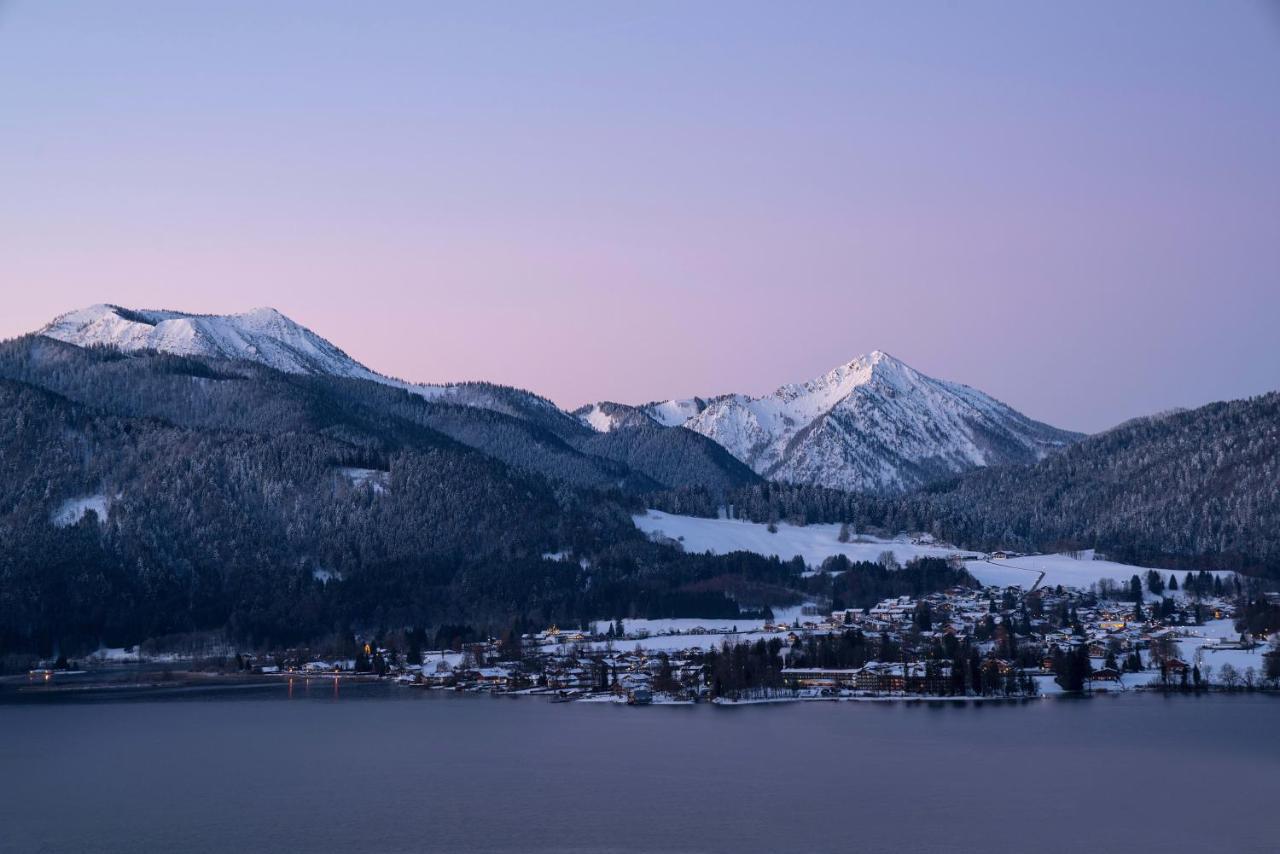 Das Tegernsee Exterior photo View of the town