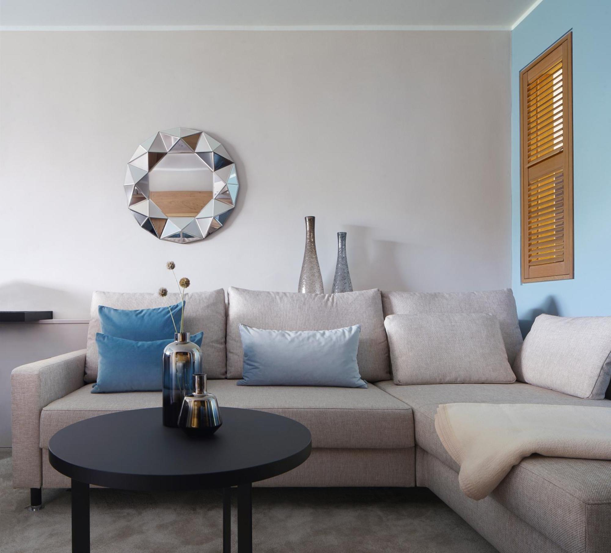 Das Tegernsee Exterior photo A modern sectional sofa
