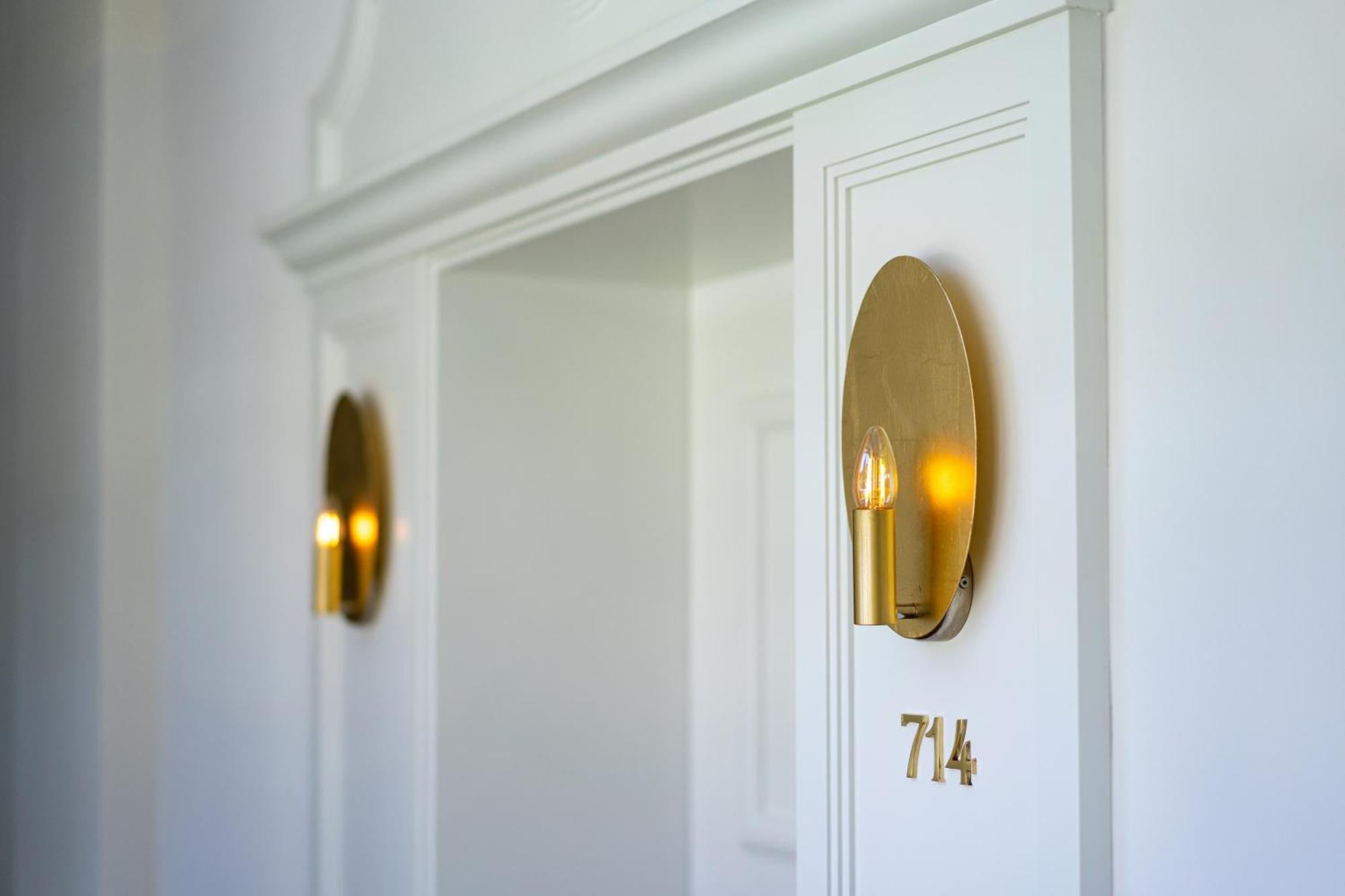 Das Tegernsee Exterior photo A pair of wall lights